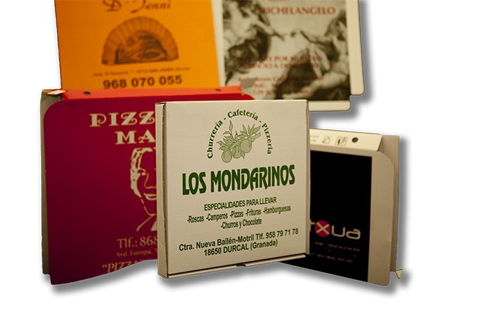 Caja para pizza de 26x26 personalizada, fabricada con cartón blanco y micro ondulado. Modelo: CCP101