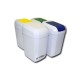 Cubos de basura de color blanco con tapas de diferentes colores para la clasificación de los residuos