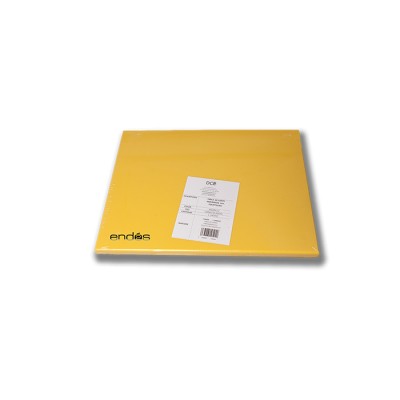 Tabla de corte de color amarillo, fabricada en polietileno biselada y cepillada con tacos antideslizantes. Modelo: PCH003