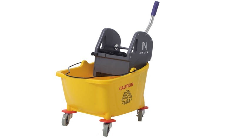 Carro de limpieza cubo escurridor con prensa y ruedas marca jami. Cubo escurridor 32 lt.