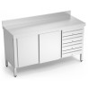 Mesa con puertas y cajones